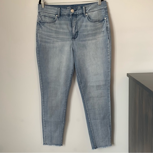 SIZE 14 SEVEN7 HIGH RISE TUMMYLESS LIGHT BLUE SKINNY JEAN FRAYED HEM - Picture 2 of 15